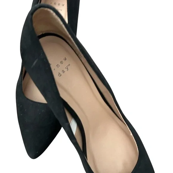 A New Day‎ Black Suede Pointed Toe Heels Women's Size 7.5 - Picture 2 of 3